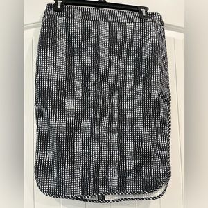 Loft Ann Taylor pencil skirt, size 4. Blue, black, white print. Lined, back zip